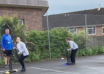 Cricket with 7N